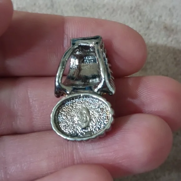 Vintage Elegant Oval Black Stone Silver & Gold Tone Pendant For Necklace - Picture 5 of 5